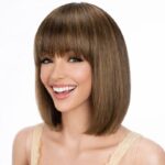 Perruque courte naturelle avec frange élégante